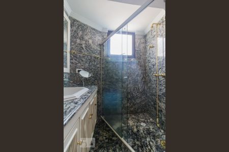 Apartamento à venda com 340m², 3 quartos e 3 vagas Apartamento à venda com 340m², 3 quartos e 3 vagasBanheiro da suíte 2