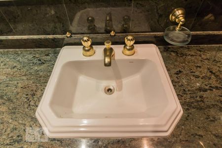 Apartamento à venda com 340m², 3 quartos e 3 vagas Apartamento à venda com 340m², 3 quartos e 3 vagasPia da suíte 1