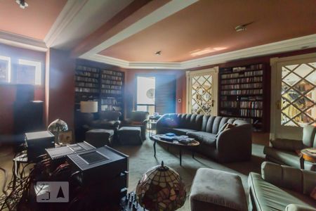 Apartamento à venda com 340m², 3 quartos e 3 vagas Apartamento à venda com 340m², 3 quartos e 3 vagasSala de televisão