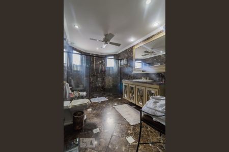 Apartamento à venda com 340m², 3 quartos e 3 vagas Apartamento à venda com 340m², 3 quartos e 3 vagasBanheiro da suíte 3