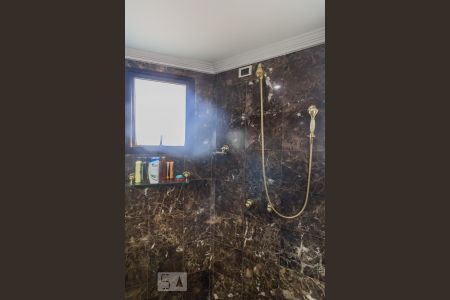 Apartamento à venda com 340m², 3 quartos e 3 vagas Apartamento à venda com 340m², 3 quartos e 3 vagasChuveiro da suíte 3
