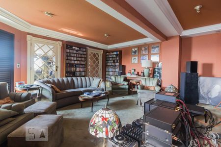Apartamento à venda com 340m², 3 quartos e 3 vagas Apartamento à venda com 340m², 3 quartos e 3 vagasSala de televisão
