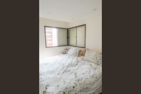 Suíte  de apartamento à venda com 3 quartos, 130m² em Vila Uberabinha, São Paulo