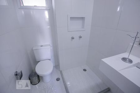 Banheiro Social de apartamento para alugar com 3 quartos, 65m² em Água Branca, São Paulo
