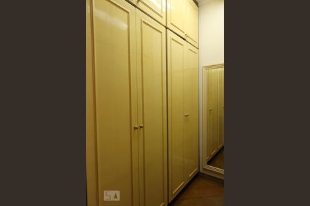 Apartamento à venda com 220m², 3 quartos e 3 vagasCloset