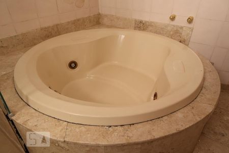 Apartamento à venda com 220m², 3 quartos e 3 vagasBanheiro da Suíte