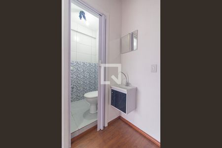 Banheiro de kitnet/studio para alugar com 1 quarto, 50m² em Mercês, Curitiba
