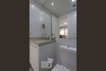 Banheiro de kitnet/studio à venda com 1 quarto, 39m² em Vila Andrade, São Paulo