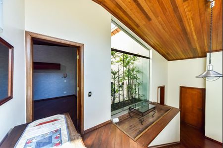 Casa à venda com 460m², 5 quartos e 5 vagas Casa à venda com 460m², 5 quartos e 5 vagasSuíte 5