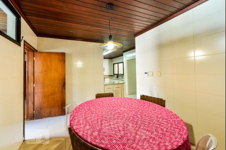 Casa à venda com 460m², 5 quartos e 5 vagas Casa à venda com 460m², 5 quartos e 5 vagasSala de Almoço