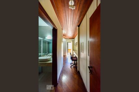 Casa à venda com 460m², 5 quartos e 5 vagas Casa à venda com 460m², 5 quartos e 5 vagasSuíte 3