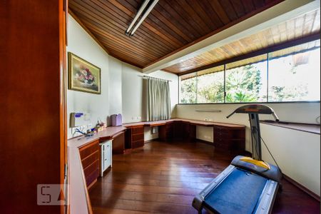Casa à venda com 460m², 5 quartos e 5 vagas Casa à venda com 460m², 5 quartos e 5 vagasQuarto Reversível