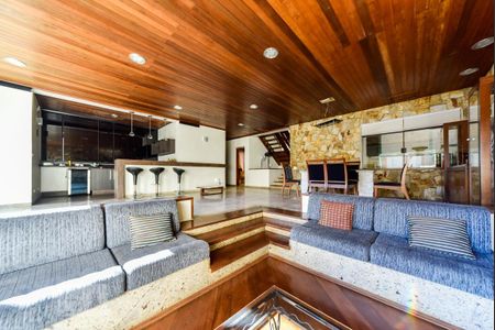 Casa à venda com 460m², 5 quartos e 5 vagas Casa à venda com 460m², 5 quartos e 5 vagasSala