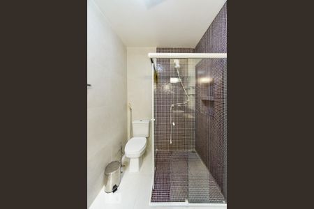 Casa à venda com 460m², 5 quartos e 5 vagas Casa à venda com 460m², 5 quartos e 5 vagasBanheiro da Suíte 1