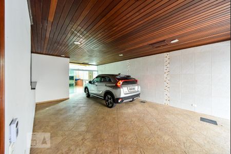 Casa à venda com 460m², 5 quartos e 5 vagas Casa à venda com 460m², 5 quartos e 5 vagasGaragem