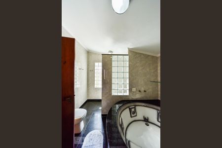 Casa à venda com 460m², 5 quartos e 5 vagas Casa à venda com 460m², 5 quartos e 5 vagasBanheiro da Suíte 5