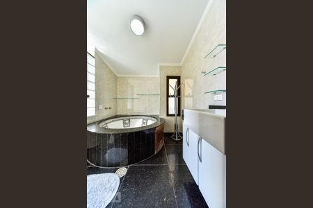Casa à venda com 460m², 5 quartos e 5 vagas Casa à venda com 460m², 5 quartos e 5 vagasBanheiro da Suíte 5