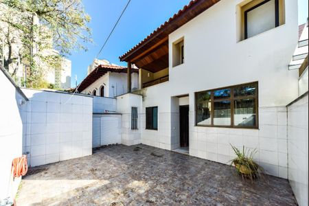 Casa à venda com 460m², 5 quartos e 5 vagas Casa à venda com 460m², 5 quartos e 5 vagasQuintal
