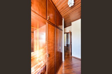 Casa à venda com 460m², 5 quartos e 5 vagas Casa à venda com 460m², 5 quartos e 5 vagasCloset da Suíte 5