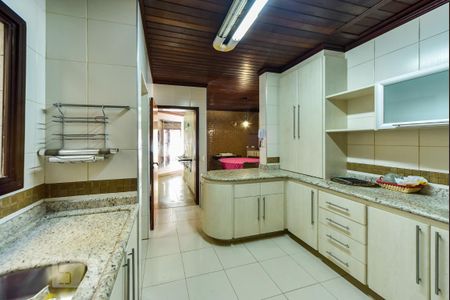 Casa à venda com 460m², 5 quartos e 5 vagas Casa à venda com 460m², 5 quartos e 5 vagasCozinha
