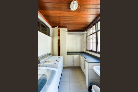 Casa à venda com 460m², 5 quartos e 5 vagas Casa à venda com 460m², 5 quartos e 5 vagasÁrea de Serviço