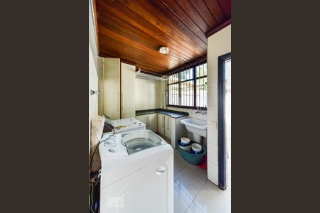Casa à venda com 460m², 5 quartos e 5 vagas Casa à venda com 460m², 5 quartos e 5 vagasÁrea de Serviço