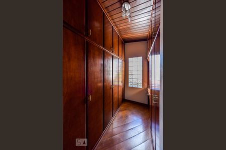 Casa à venda com 460m², 5 quartos e 5 vagas Casa à venda com 460m², 5 quartos e 5 vagasCloset da Suíte 5