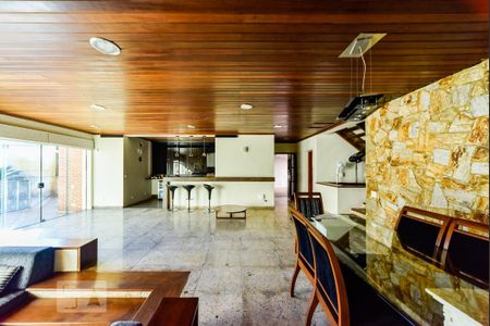 Casa à venda com 460m², 5 quartos e 5 vagas Casa à venda com 460m², 5 quartos e 5 vagasSala