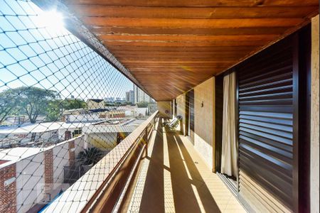 Casa à venda com 460m², 5 quartos e 5 vagas Casa à venda com 460m², 5 quartos e 5 vagasVaranda das Suítes 1 a 4