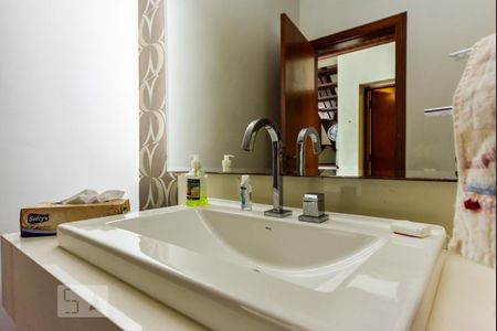 Casa à venda com 460m², 5 quartos e 5 vagas Casa à venda com 460m², 5 quartos e 5 vagasLavabo