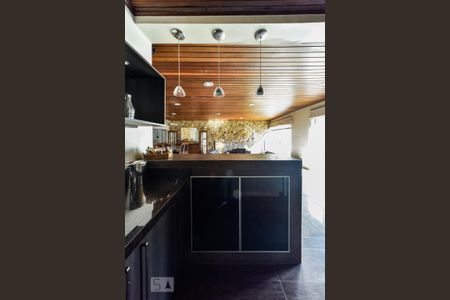 Casa à venda com 460m², 5 quartos e 5 vagas Casa à venda com 460m², 5 quartos e 5 vagasSala