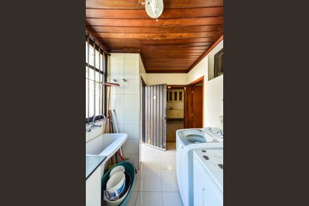 Casa à venda com 460m², 5 quartos e 5 vagas Casa à venda com 460m², 5 quartos e 5 vagasÁrea de Serviço