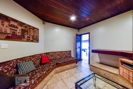 Casa à venda com 460m², 5 quartos e 5 vagas Casa à venda com 460m², 5 quartos e 5 vagasSala Íntima / Lareira