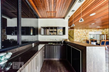 Casa à venda com 460m², 5 quartos e 5 vagas Casa à venda com 460m², 5 quartos e 5 vagasSala
