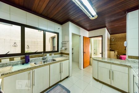 Casa à venda com 460m², 5 quartos e 5 vagas Casa à venda com 460m², 5 quartos e 5 vagasCozinha