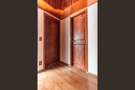 Hall Dormitórios e Banheiro de apartamento para alugar com 3 quartos, 78m² em Perdizes, São Paulo