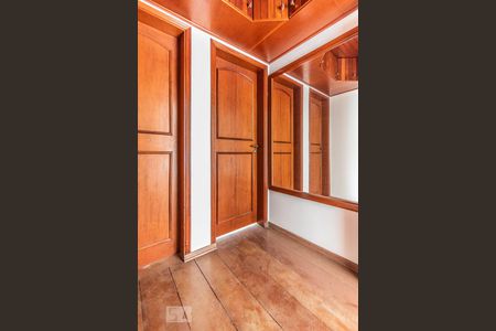 Hall Dormitórios e Banheiro de apartamento para alugar com 3 quartos, 78m² em Perdizes, São Paulo