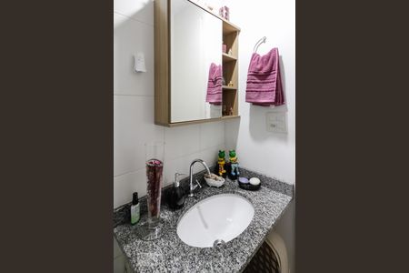 Banheiro de apartamento para alugar com 2 quartos, 74m² em Vila Nova Alba, São Paulo