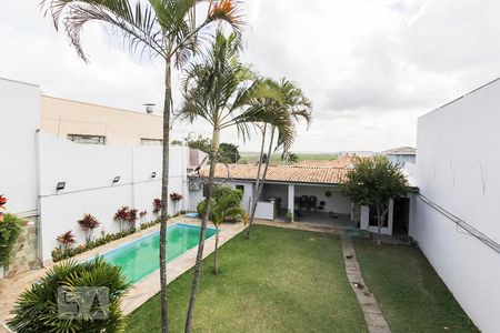 Casa à venda com 490m², 4 quartos e 3 vagas Casa à venda com 490m², 4 quartos e 3 vagasVista dos Fundos