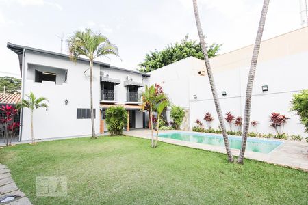 Casa à venda com 490m², 4 quartos e 3 vagas Casa à venda com 490m², 4 quartos e 3 vagasFachada Posterior
