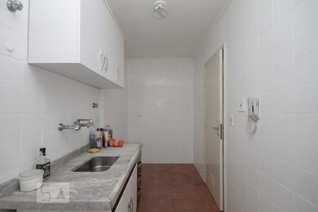 Cozinha de apartamento para alugar com 1 quarto, 40m² em Santa Cecília, São Paulo