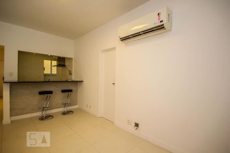 Sala de apartamento para alugar com 1 quarto, 60m² em Copacabana, Rio de Janeiro