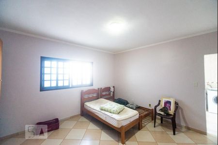 Casa à venda com 550m², 3 quartos e 8 vagas Casa à venda com 550m², 3 quartos e 8 vagasQuarto externo