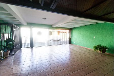 Casa à venda com 550m², 3 quartos e 8 vagas Casa à venda com 550m², 3 quartos e 8 vagasGaragem