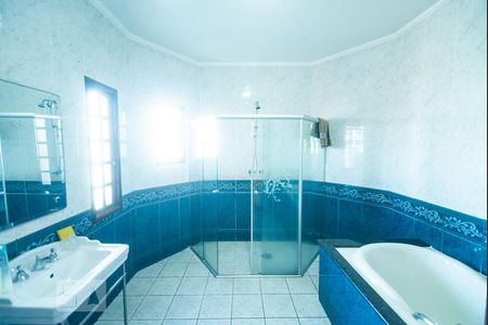 Casa à venda com 550m², 3 quartos e 8 vagas Casa à venda com 550m², 3 quartos e 8 vagasSuíte