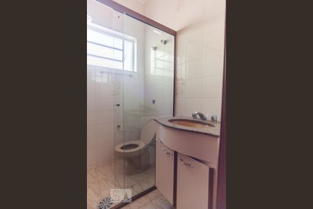 Casa à venda com 240m², 4 quartos e 5 vagasBanheiro da suíte 3