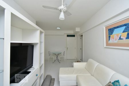 Sala  de Apartamento com 1 quarto, 50m² Icaraí