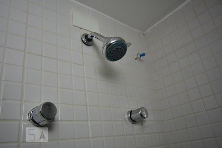 Banheiro de apartamento para alugar com 1 quarto, 28m² em Zona Industrial (guará), Brasília