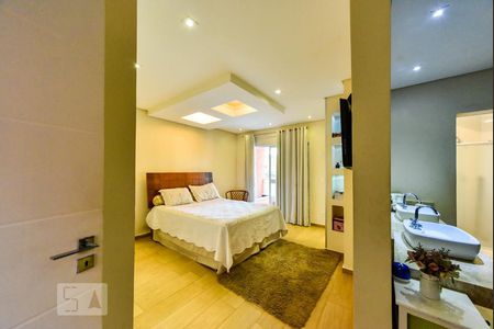 Casa à venda com 240m², 3 quartos e 5 vagasSuíte 3