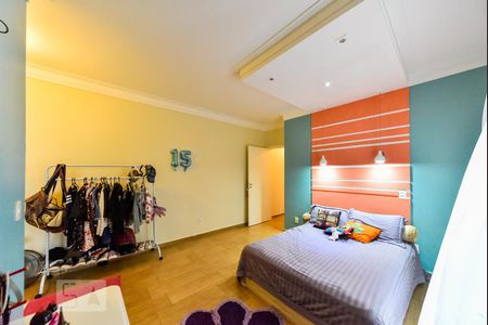 Casa à venda com 240m², 3 quartos e 5 vagasSuíte 2